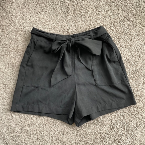 a new day Pants - A New Day High Rise 3" Black Flowy Relaxed Bow Shorts with Belt Size Small